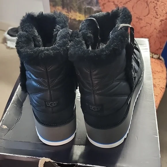 UGG Cayden Waterproof Quilted. Slip On Winter Boots/Black/Size 11 - Picture 5 of 7